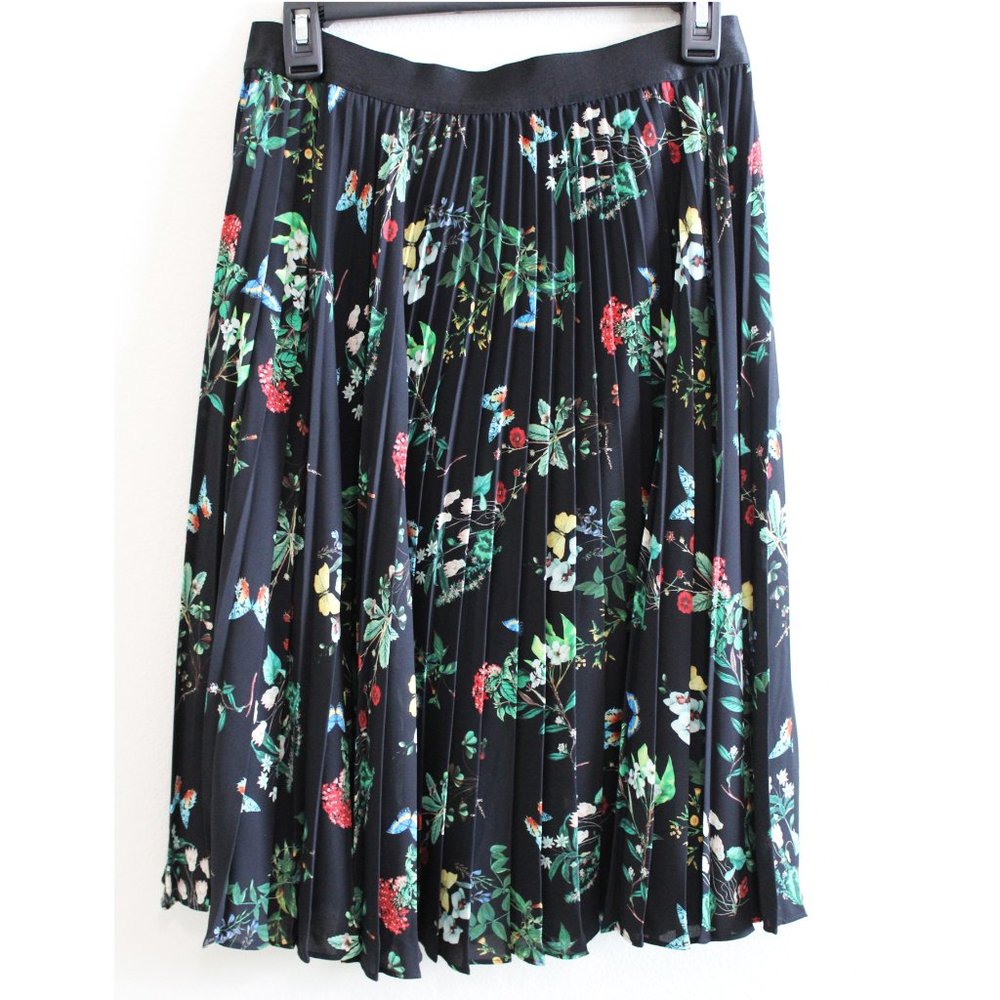 NWOT Express Floral print pleated black skirt - Picture 4 of 4